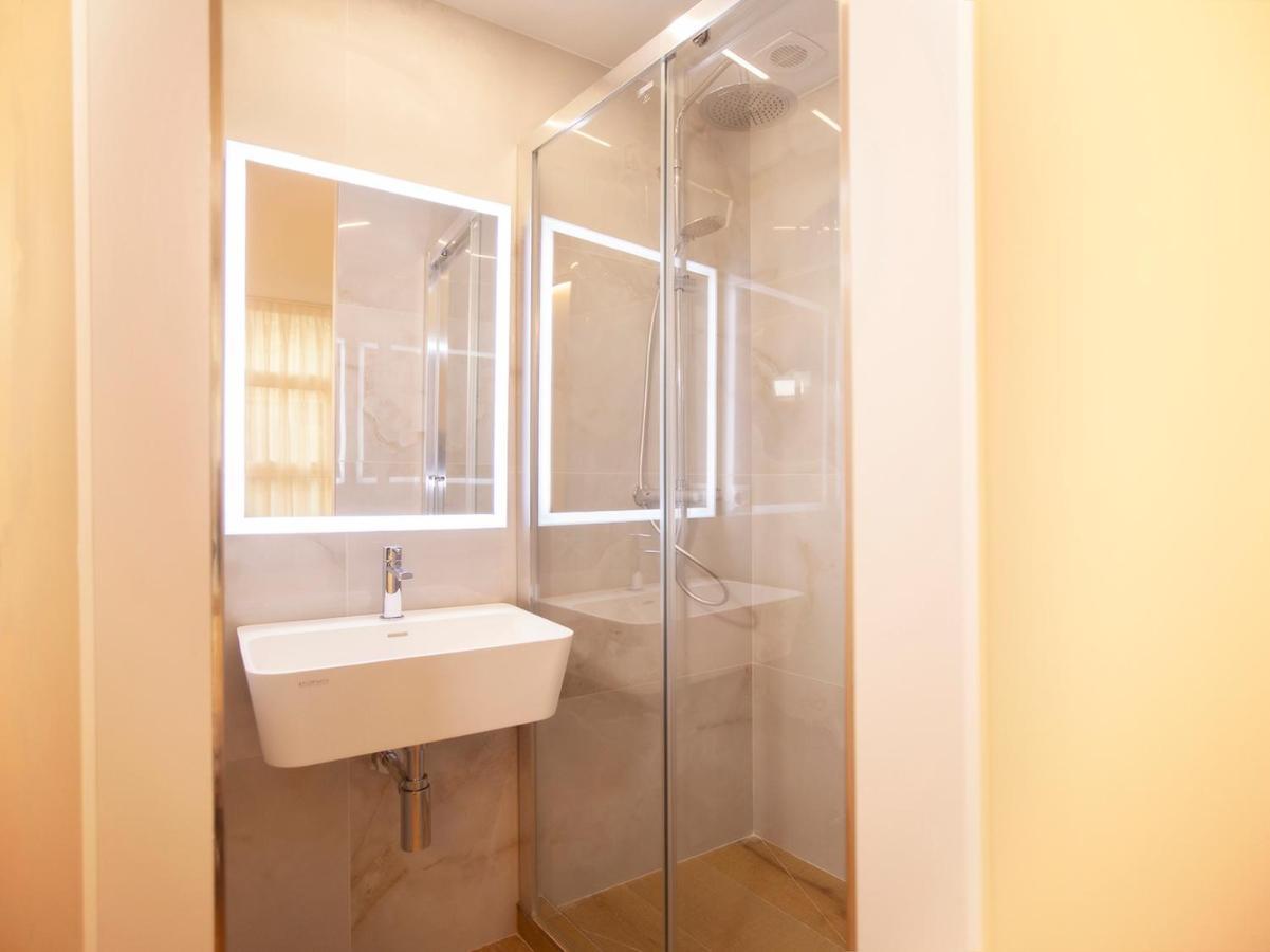 Apartamentos Reina Victoria 산탄데르 외부 사진
